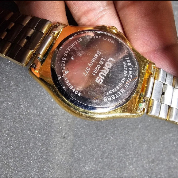 Lorus Mens Quartz Watch Gold Tone Black Day Date Dial LR 0241 WR 30M working - Picture 9 of 9